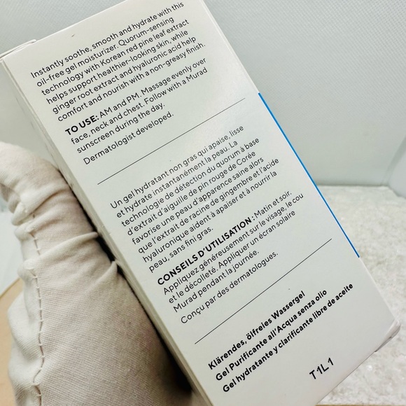 NEW! Murad Clarifying Oil-Free Water Gel - Step 3 - Picture 8 of 10